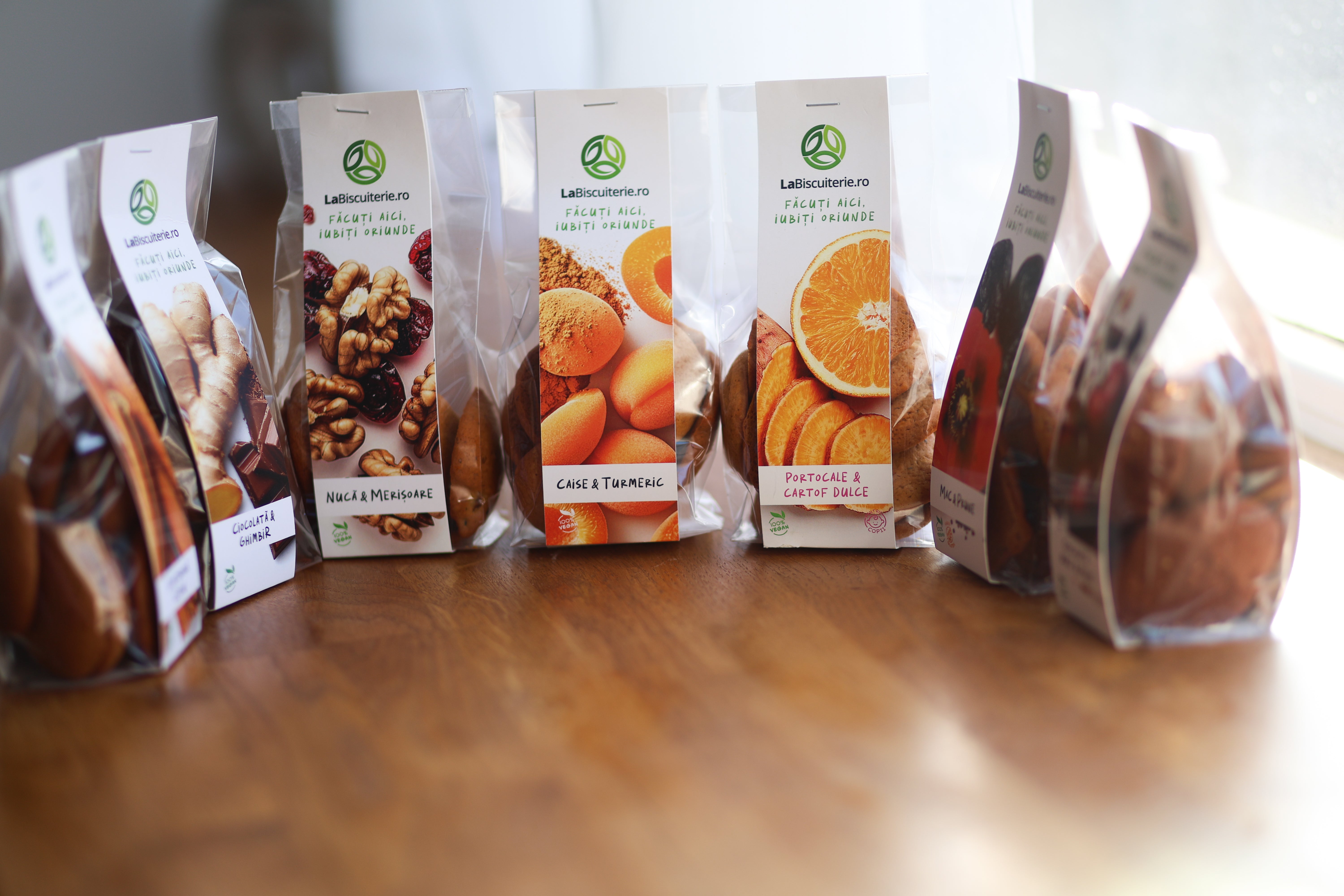 Biscuiţi cu caise şi turmeric