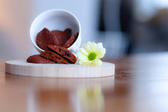 Biscuiţi cu cacao, nuci şi vişine