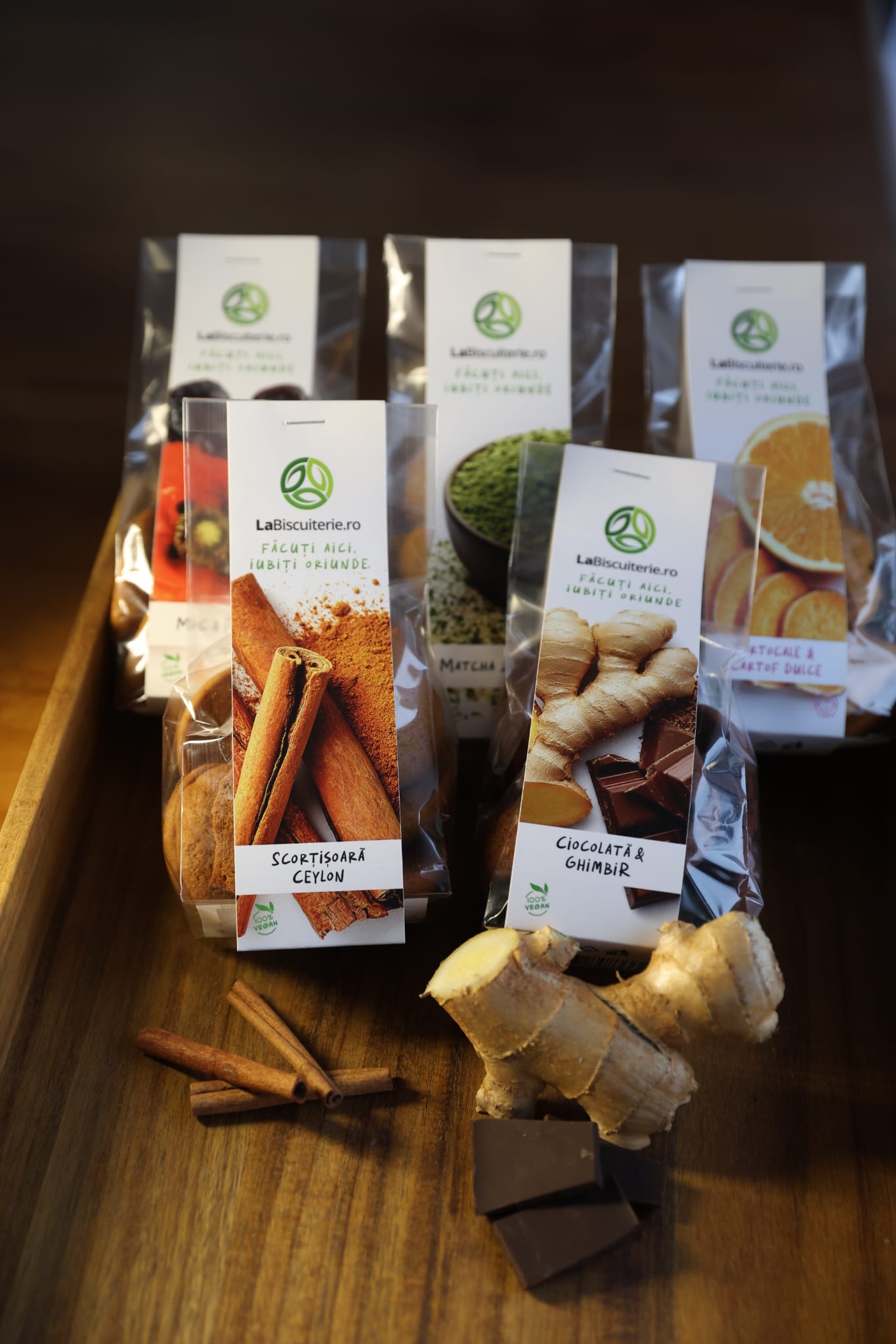 Turul aromelor: mix de 15 sortimente de biscuiţi