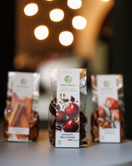 Biscuiţi cu cacao, nuci şi vişine