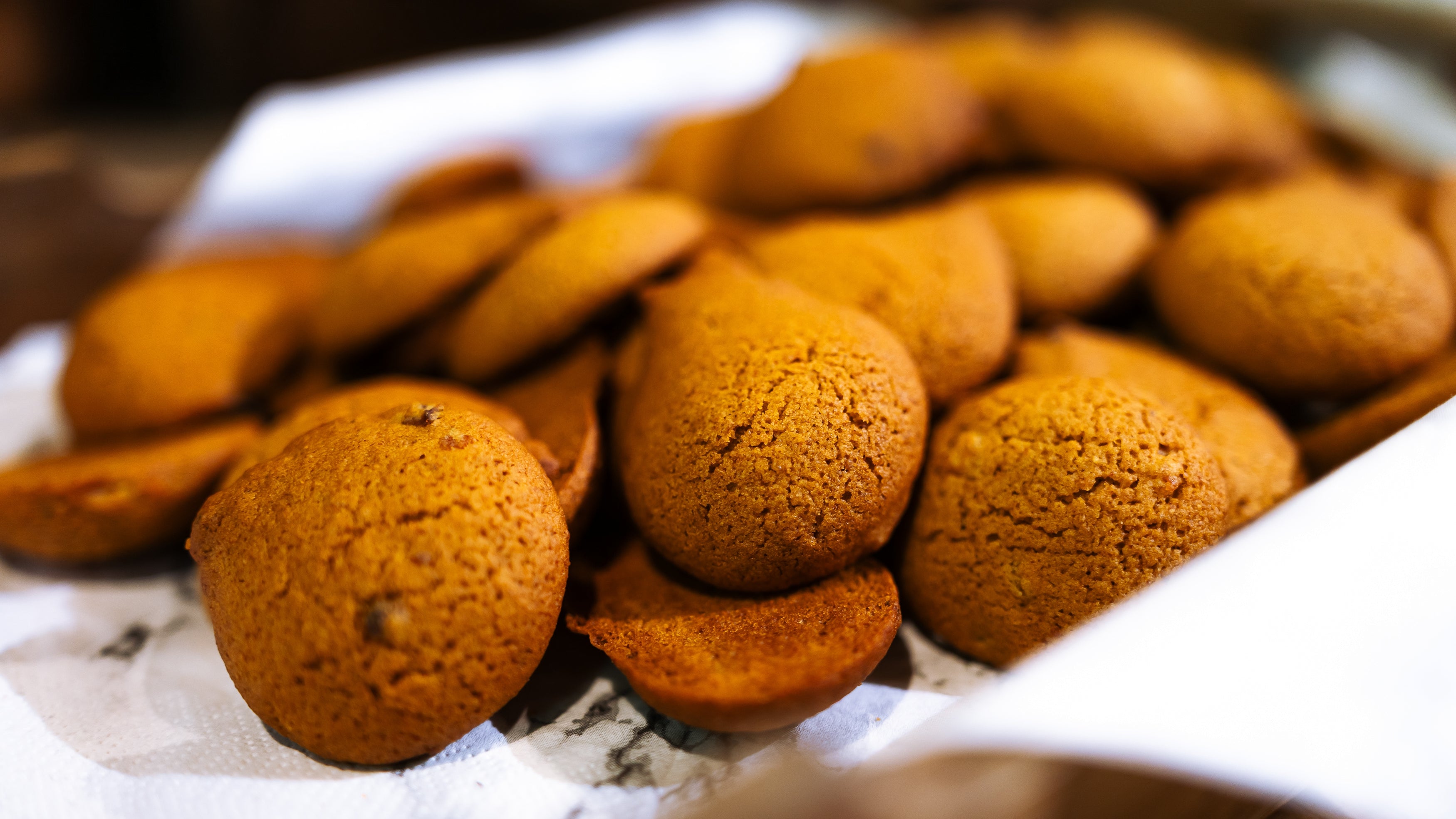 Biscuiţi cu migdale şi trandafiri
