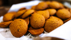 Biscuiţi cu migdale şi trandafiri